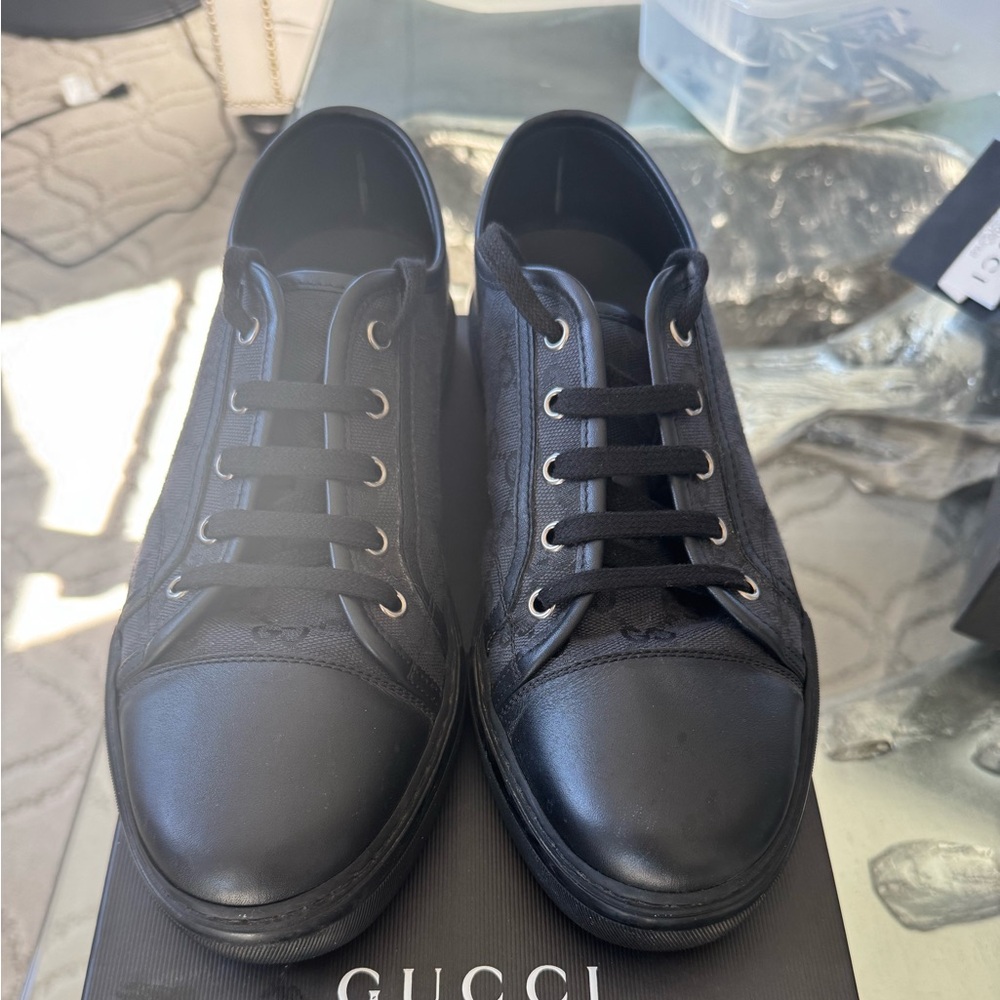 Authentic Men’s Black Gucci Logo Sneakers size 8